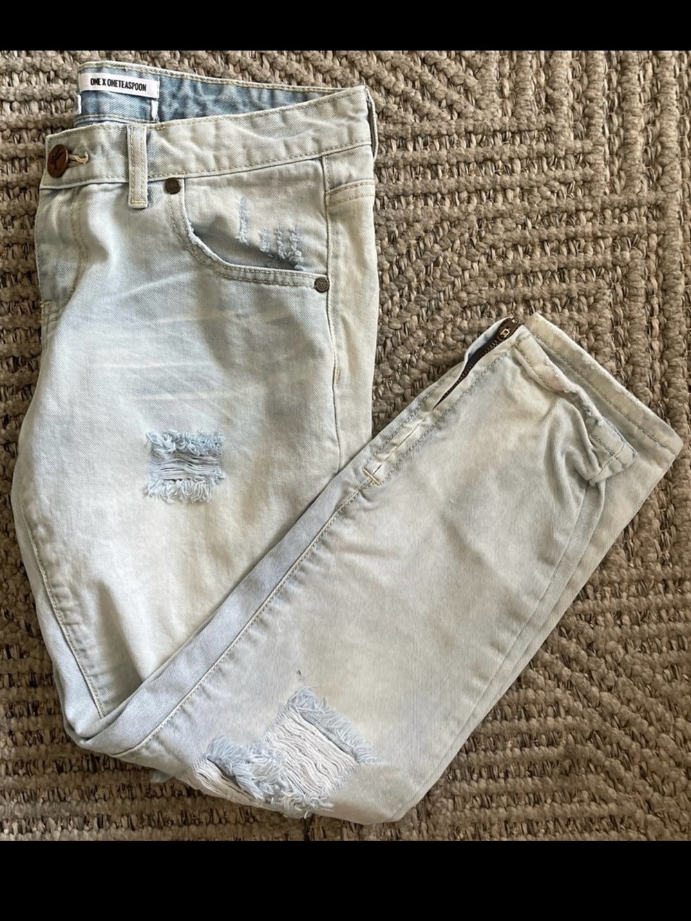 One Teaspoon Freebirds Jeans
Size 30 Distressed Light Wash Ankle Zip